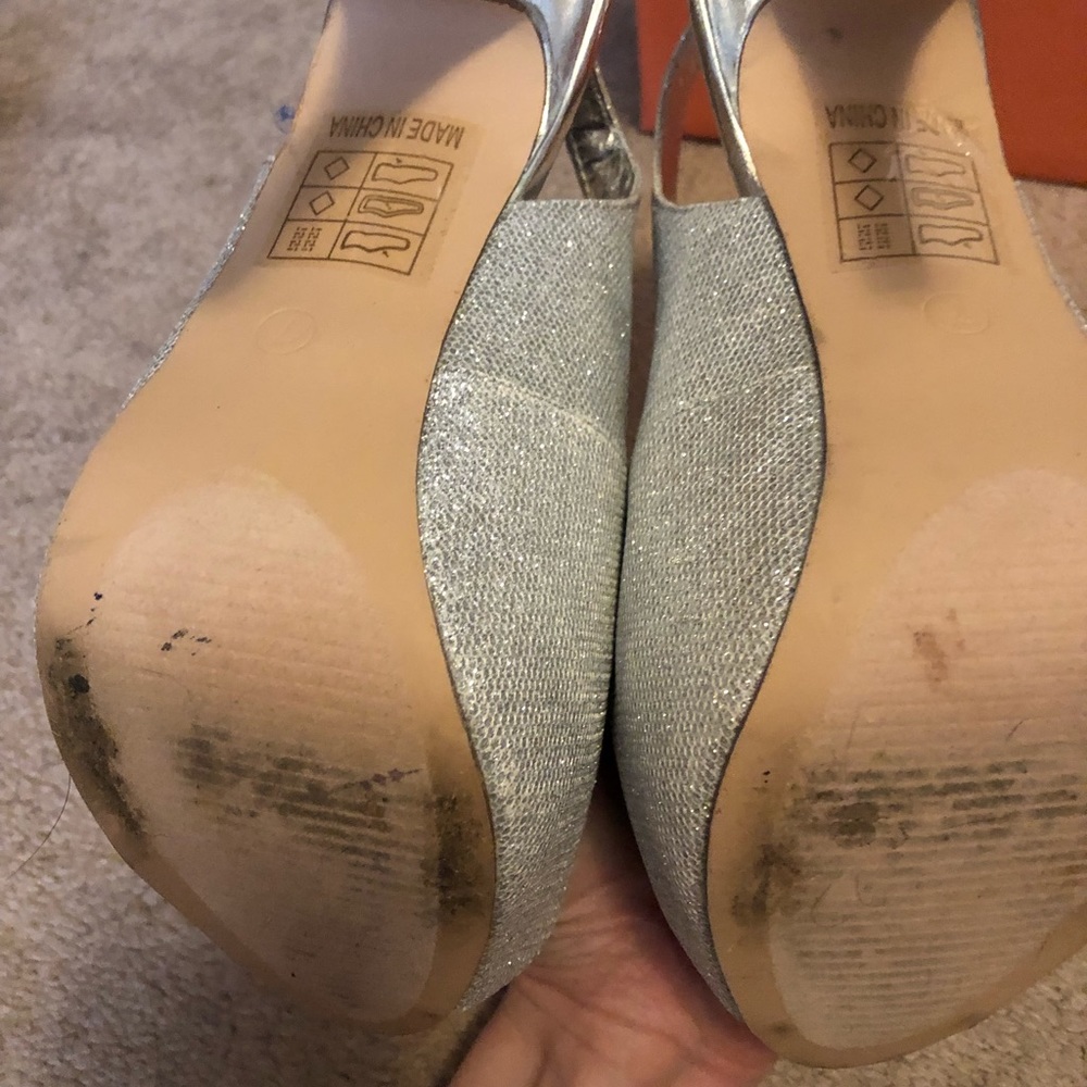 Silver Heels. - Picture 4 of 4